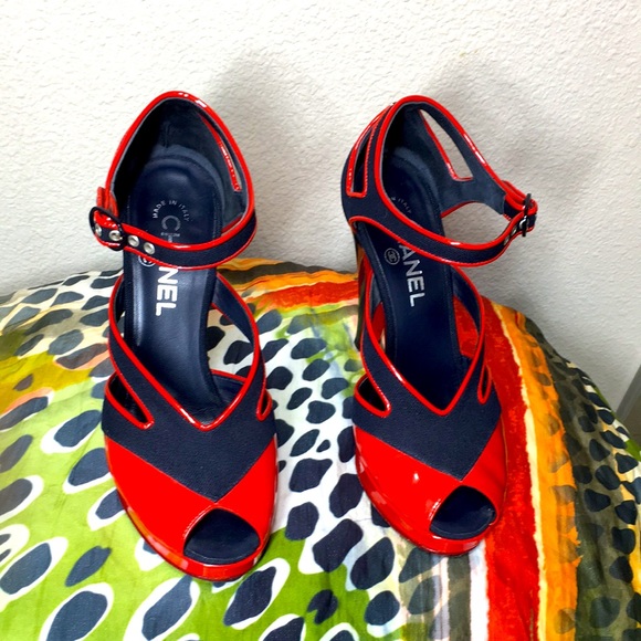 Chanel 38 Red Patent Leather & Black Fabric 7.5 - Picture 2 of 16